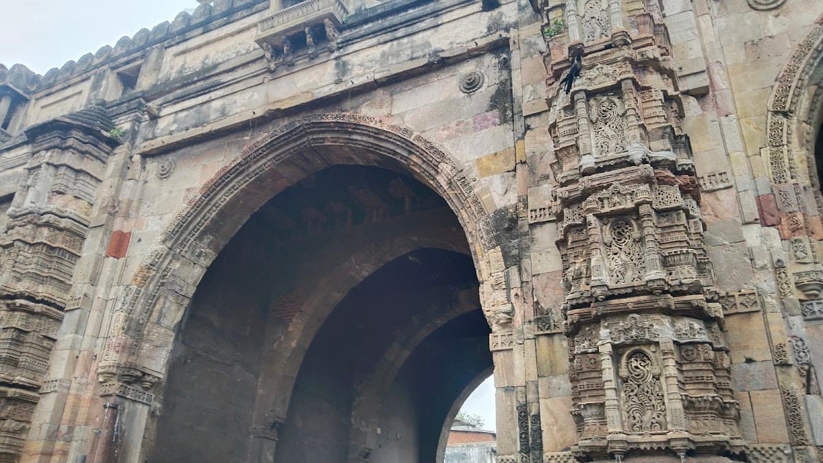 Teen Darwaja thumbnail 2