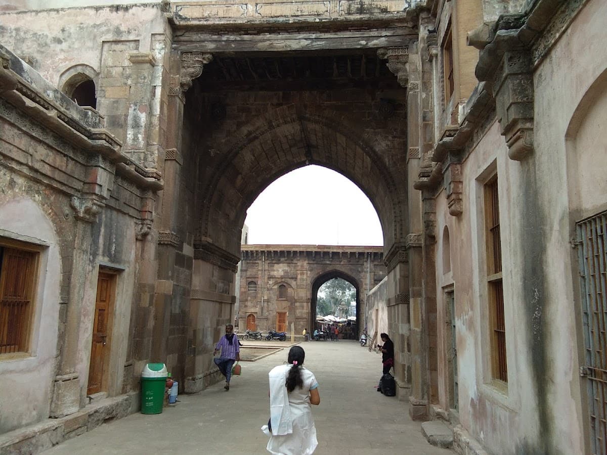 Teen Darwaja thumbnail 3