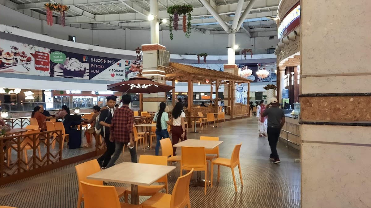 Z Square Mall thumbnail 2