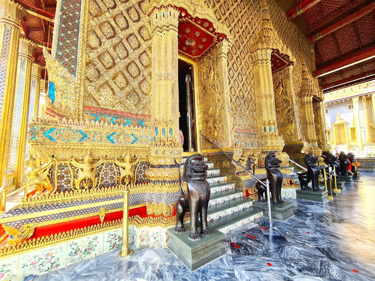 The Temple of the Emerald Buddha thumbnail 3