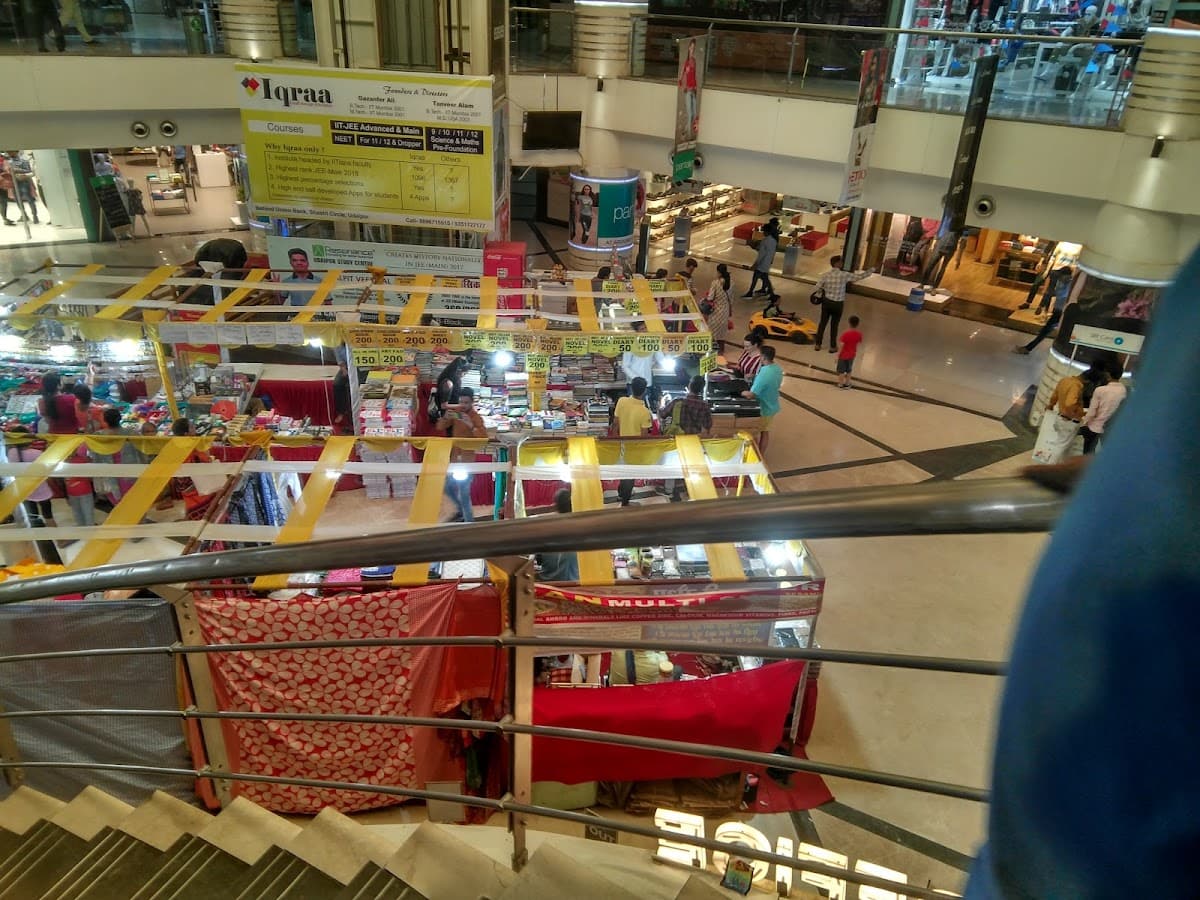 Lake City Mall thumbnail 3