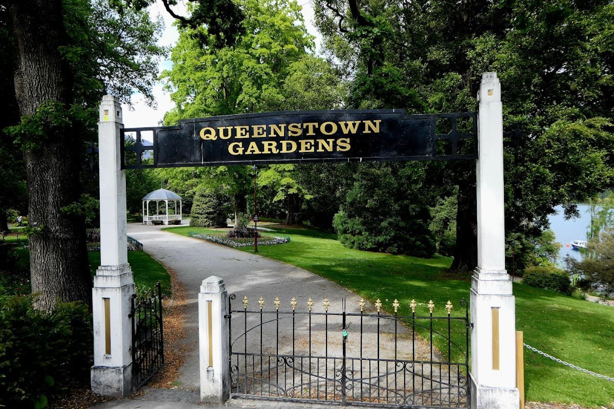 Queenstown Gardens thumbnail 2