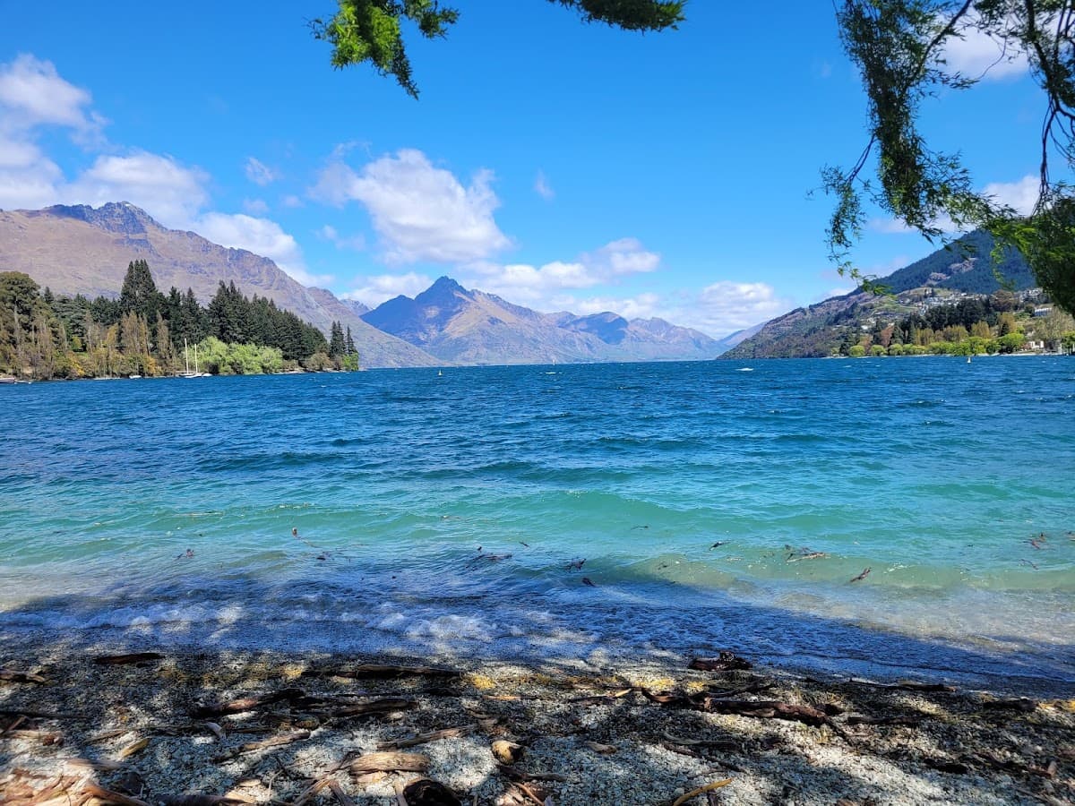 Queenstown Gardens thumbnail 3