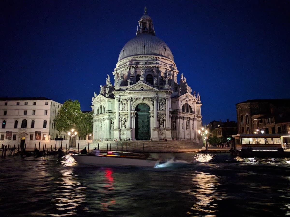 Basilica Santa Maria della Salute thumbnail 2