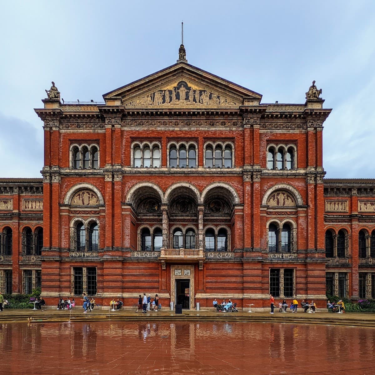 Victoria and Albert Museum thumbnail 3