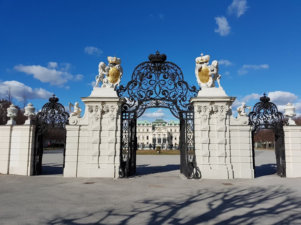 Belvedere Palace thumbnail 3