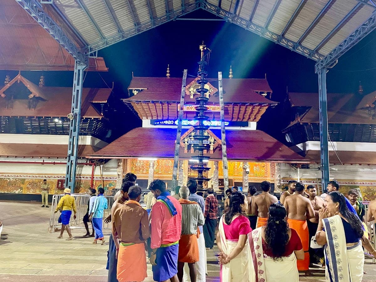 Guruvayur Sree Krishna Temple thumbnail 3