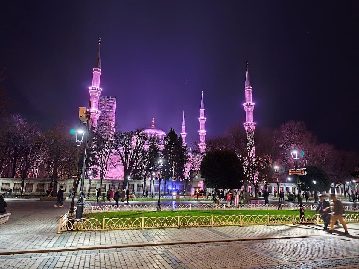 Sultanahmet Square thumbnail 3