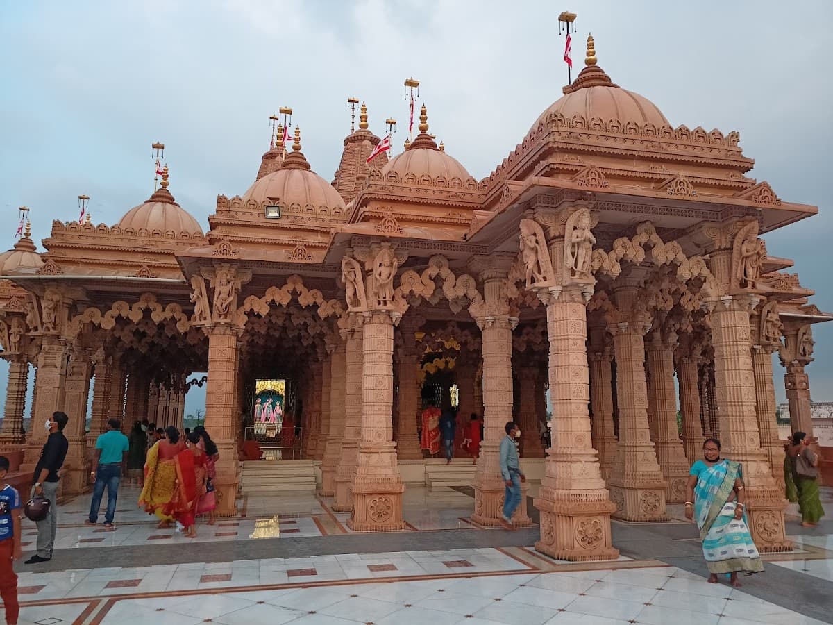 BAPS Shri Swaminarayan Mandir thumbnail 3