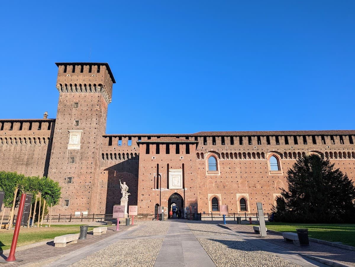 Sforzesco Castle thumbnail 3