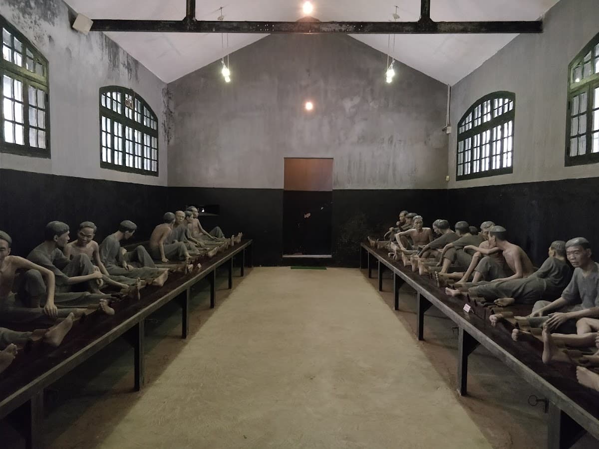 Hoa Lo Prison Relic thumbnail 2