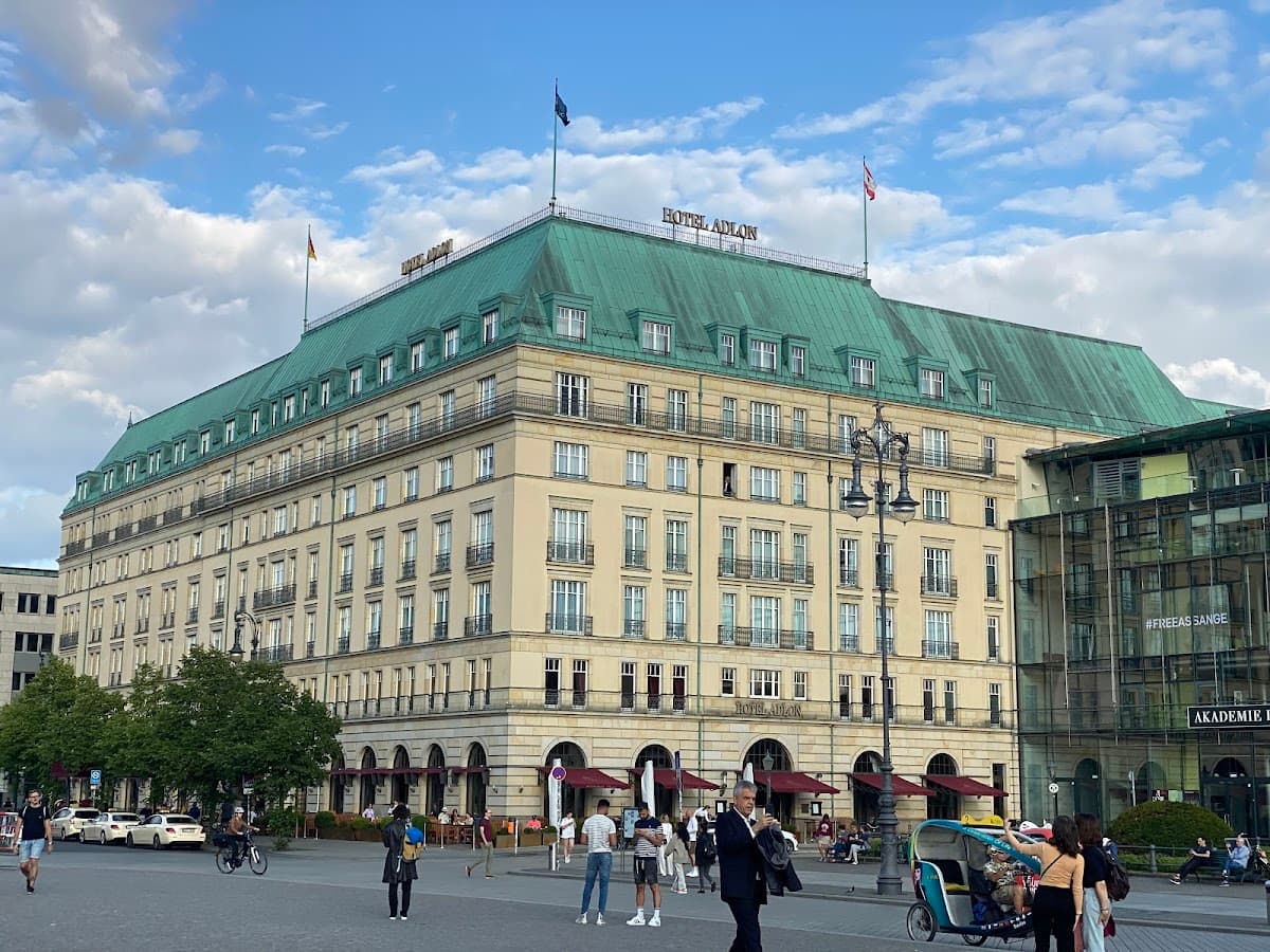 Brandenburg Gate thumbnail 2