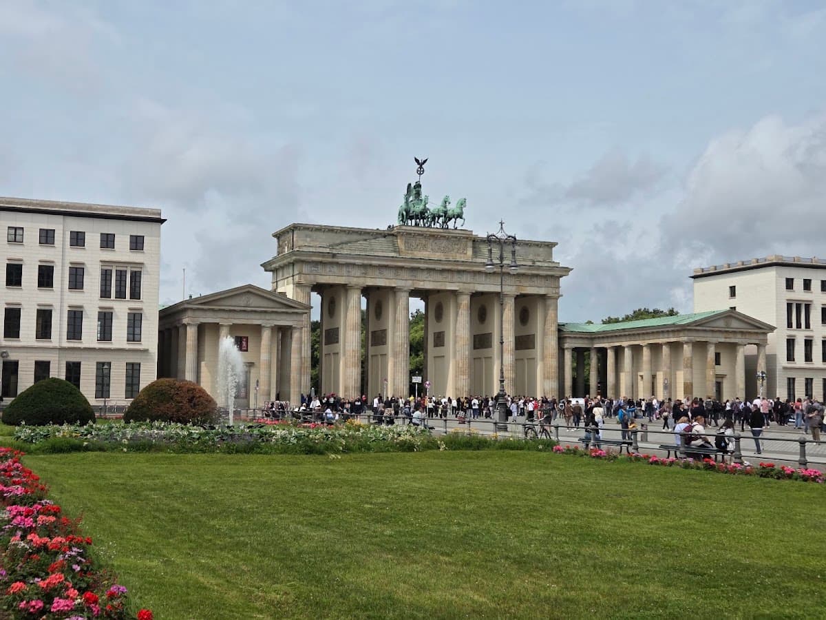 Brandenburg Gate thumbnail 3