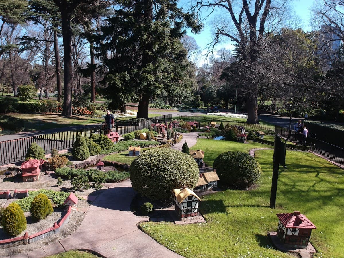 Fitzroy Gardens thumbnail 2