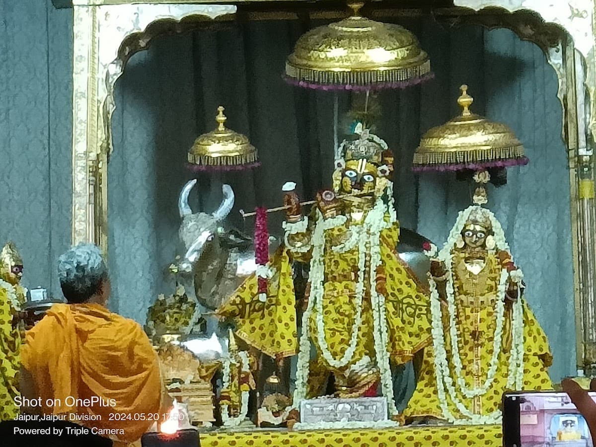 THIKANA MANDIR SRI GOVINDDEVJI , JAIPUR thumbnail 2
