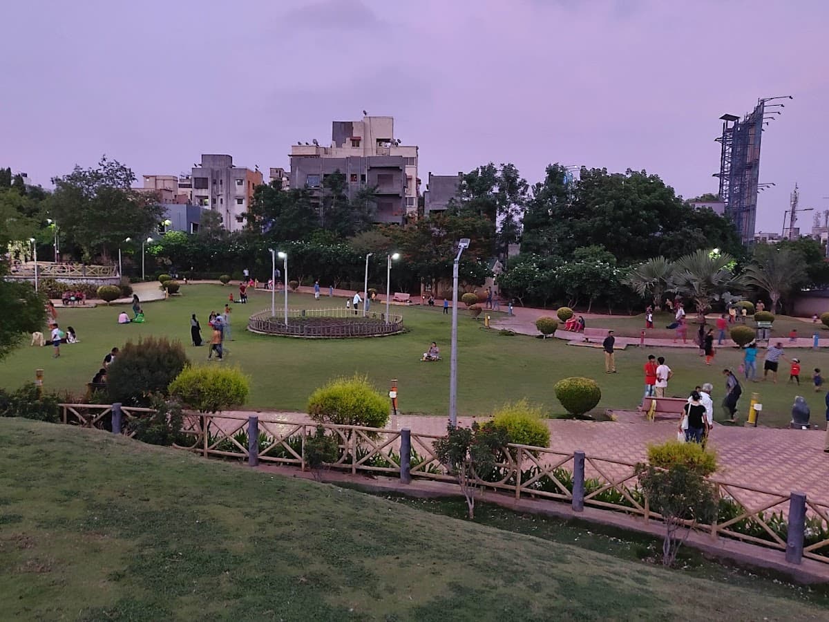 Savitribai Phule Udyan thumbnail 2