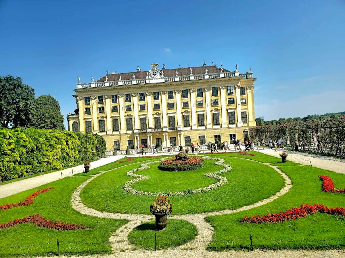 Schönbrunn Palace thumbnail 2