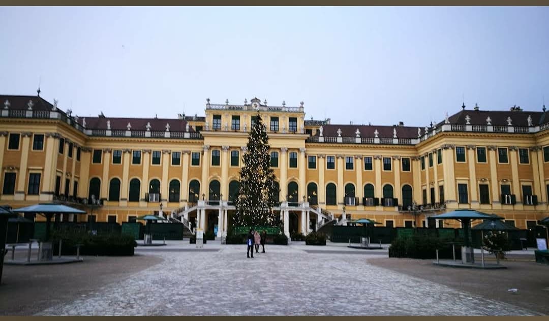Schönbrunn Palace thumbnail 3
