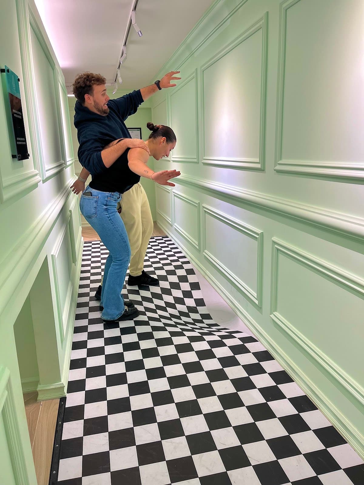 illusion Nice - Musée de l'illusion thumbnail 3