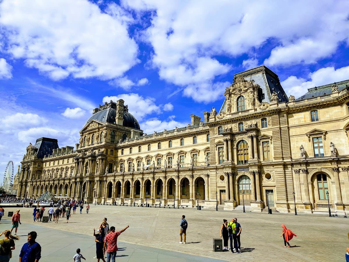 Louvre Museum thumbnail 2