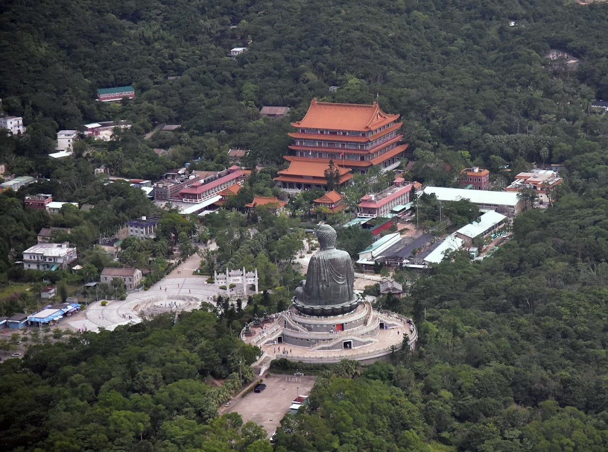 Tian Tan Buddha thumbnail 2