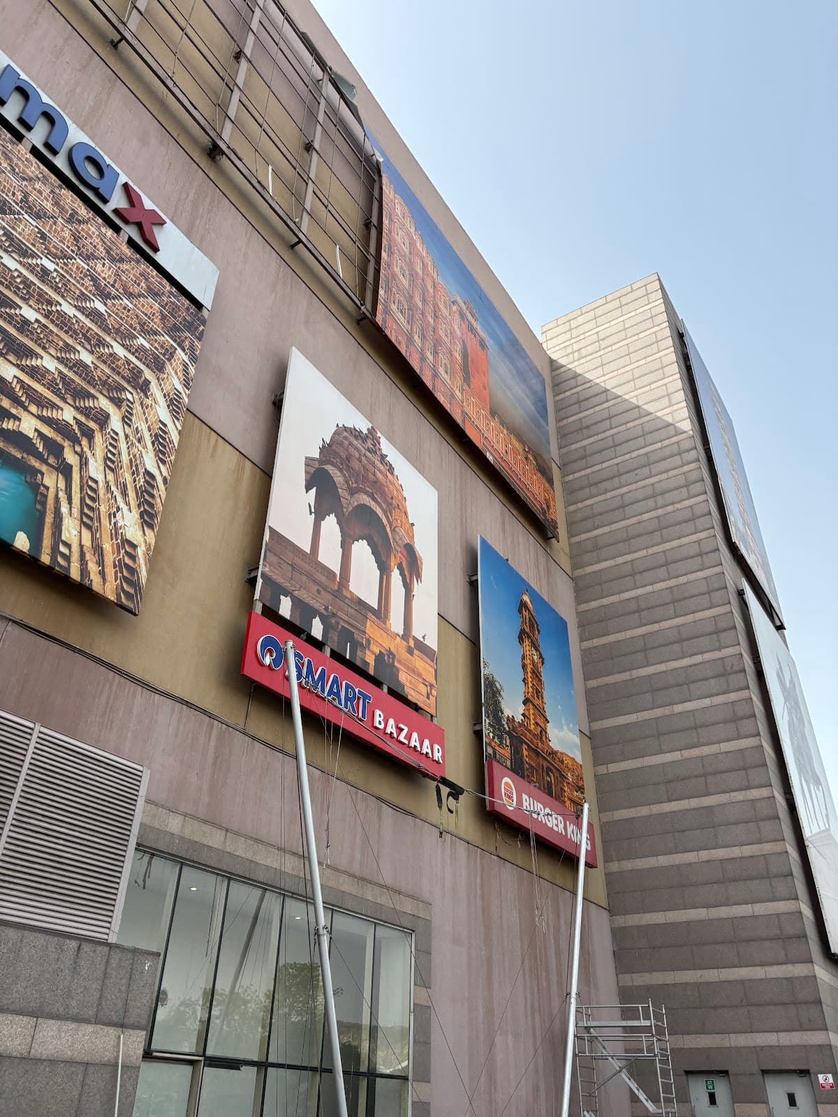 Pink Square Mall 1