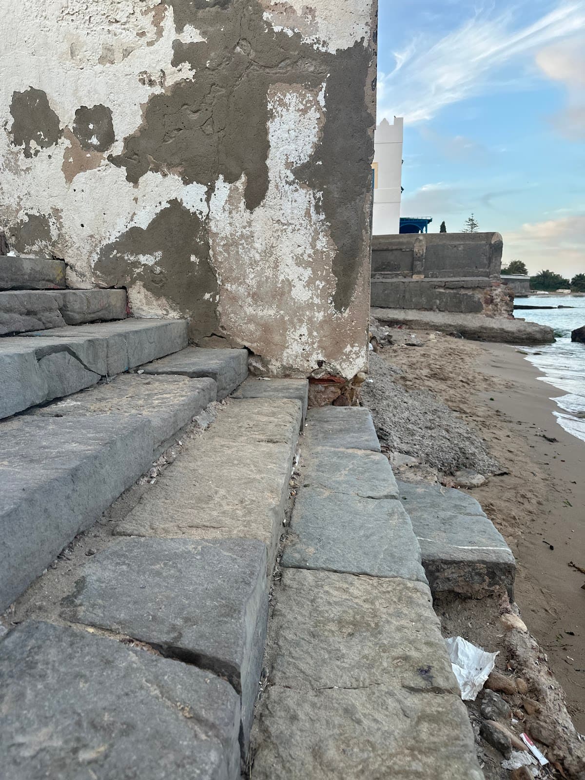 Escaleras a la playa y al mar thumbnail 3
