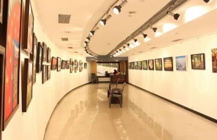 Jehangir Art Gallery thumbnail 3