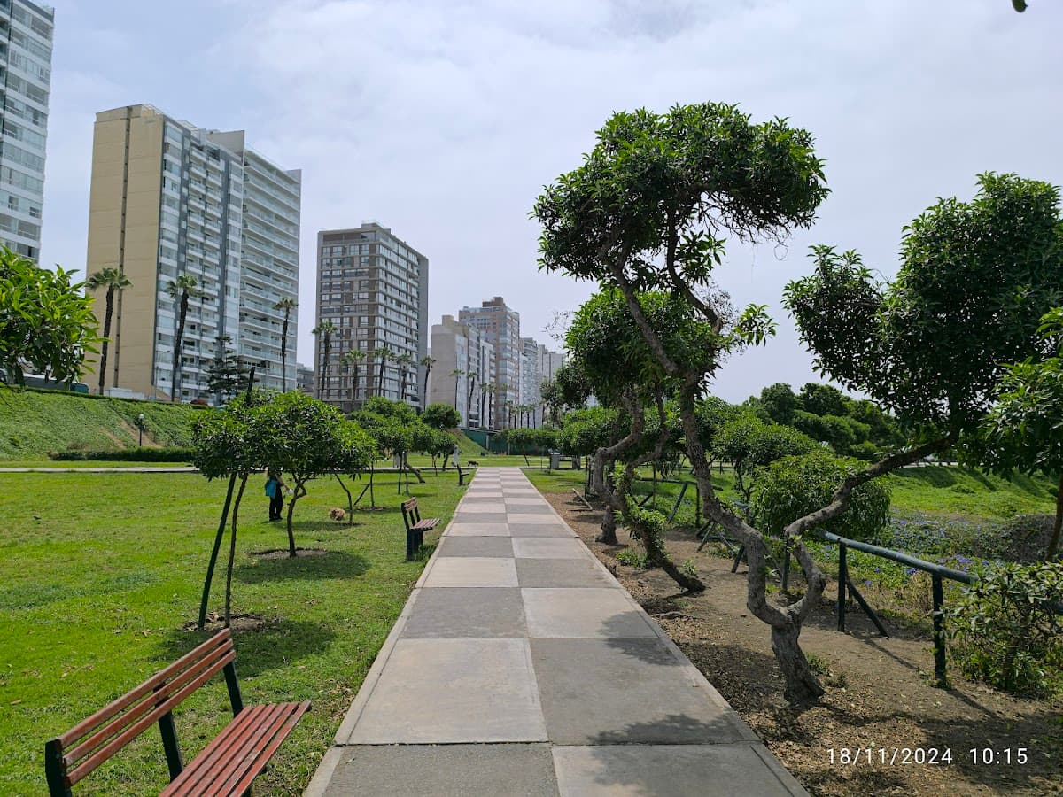 Maria Reiche Park thumbnail 3