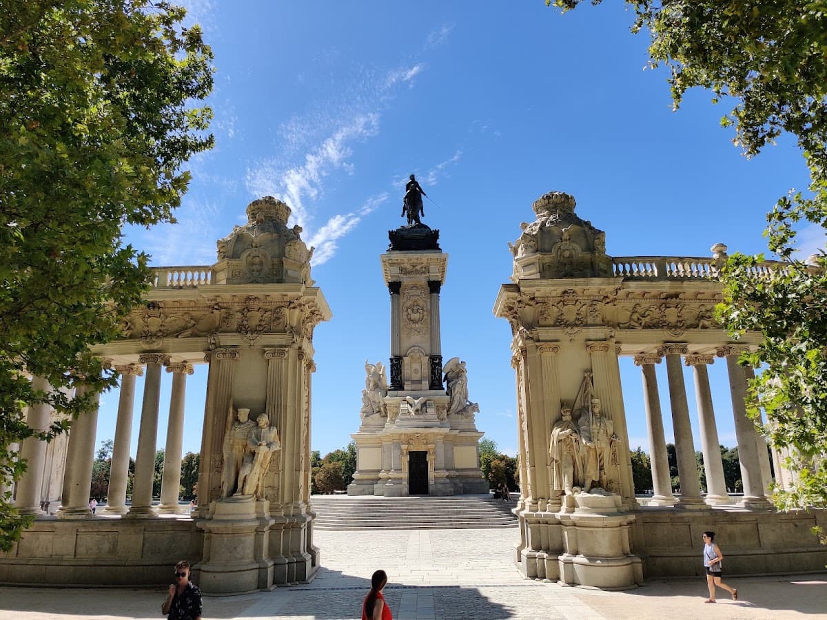 El Retiro Park thumbnail 3