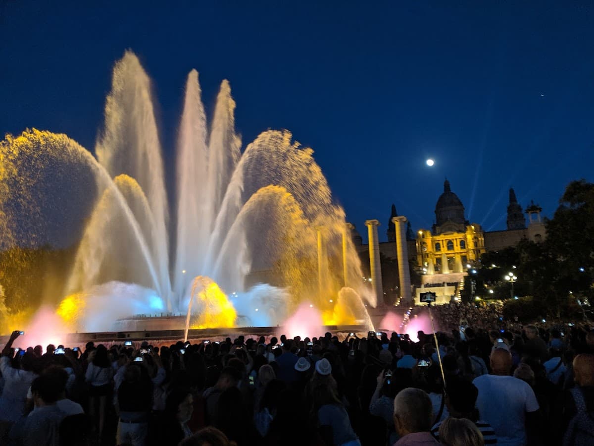 Magic Fountain of Montjuïc thumbnail 2