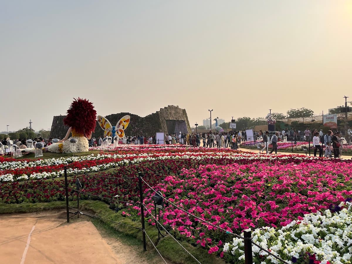 Sabarmati Riverfront Flower Park thumbnail 2