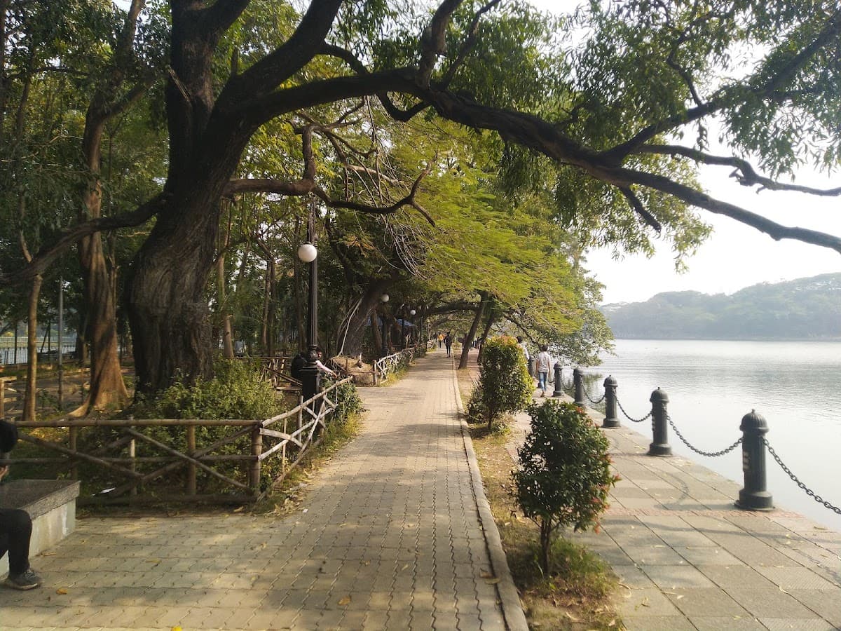 Rabindra Sarobar Lake thumbnail 3