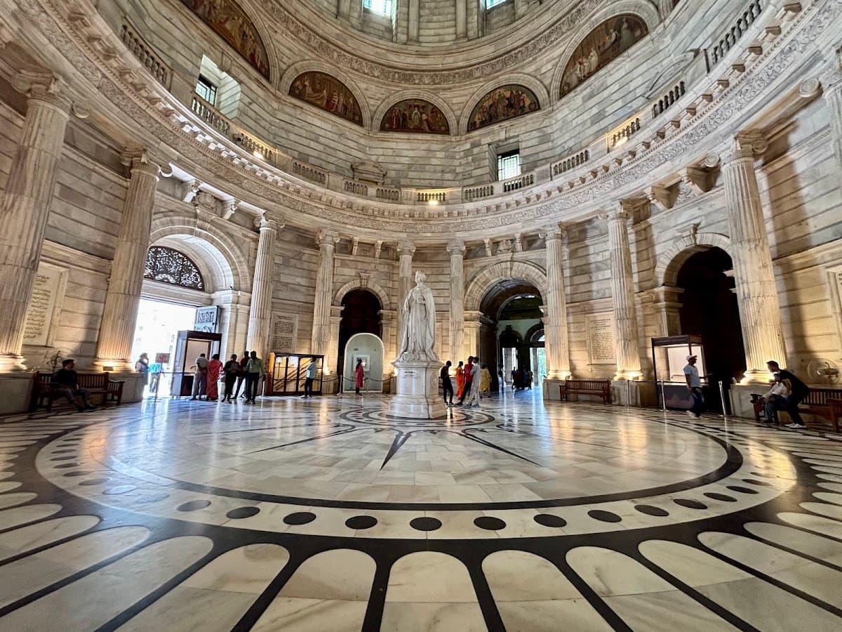Victoria Memorial thumbnail 3