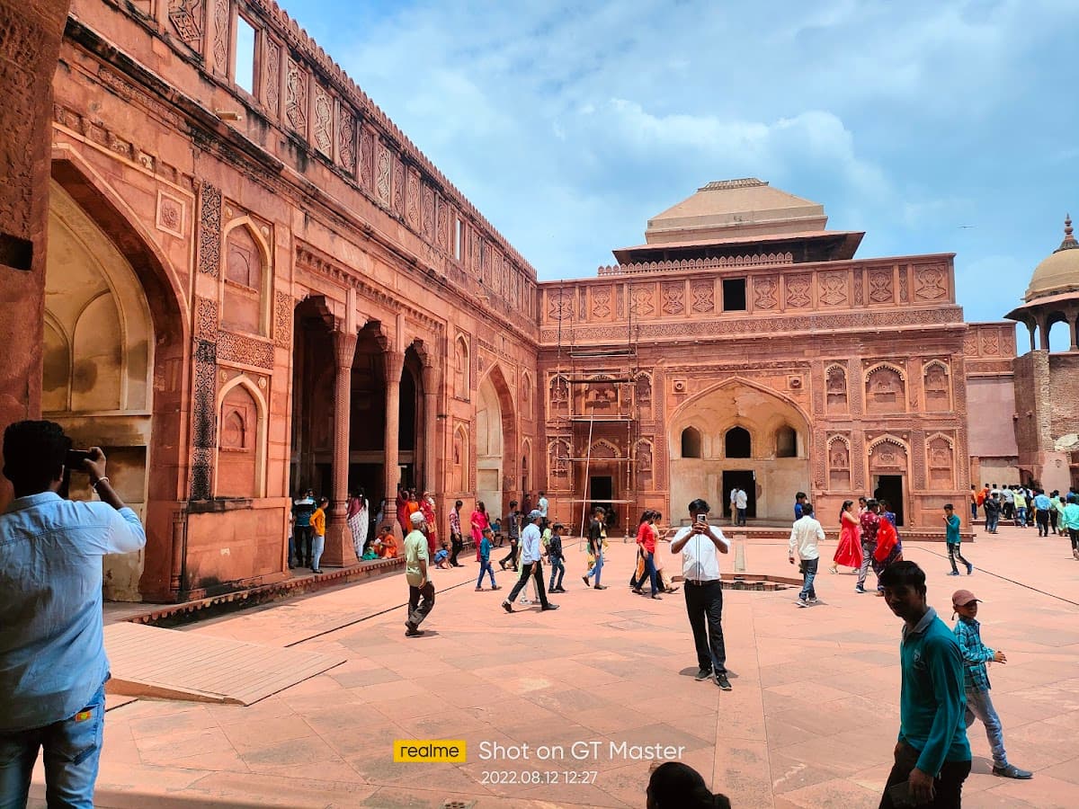 Jahangir Palace thumbnail 2