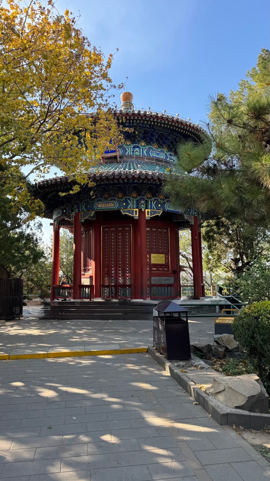 Jingshan Park thumbnail 3