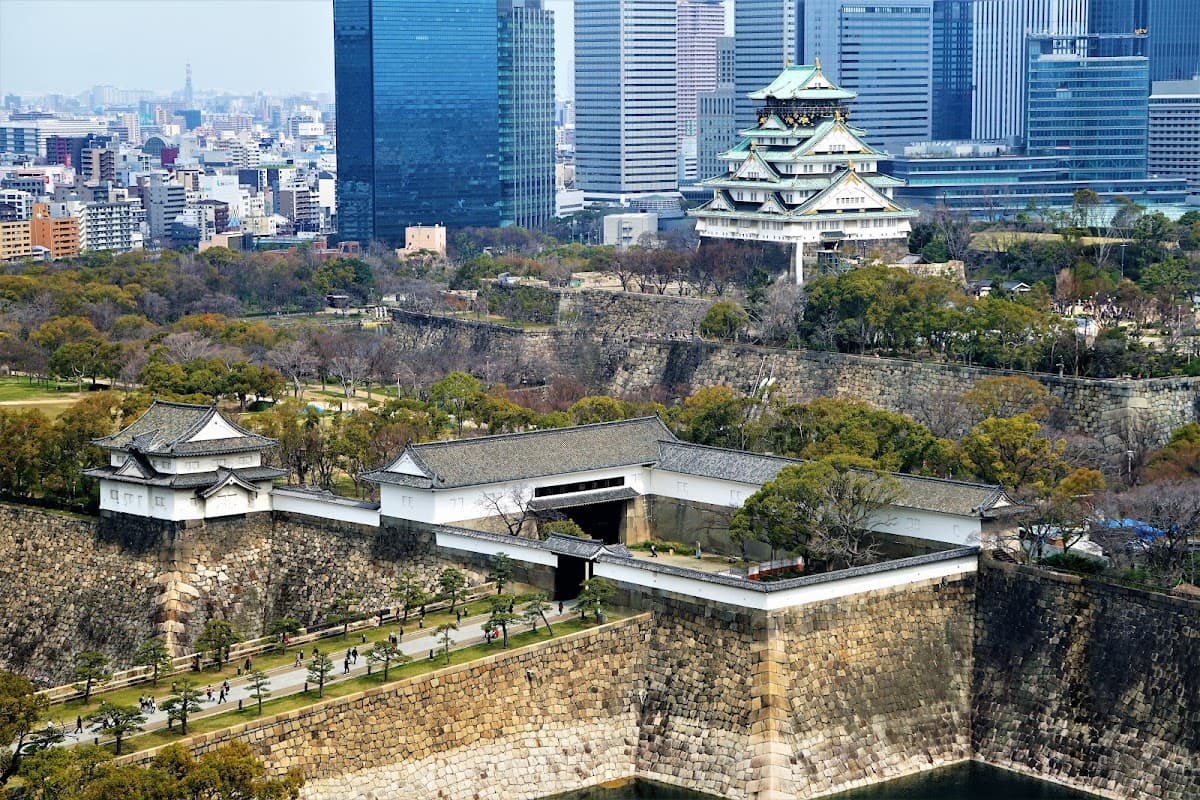 Osaka Castle thumbnail 2