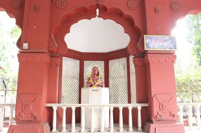 Lal Mahal thumbnail 2