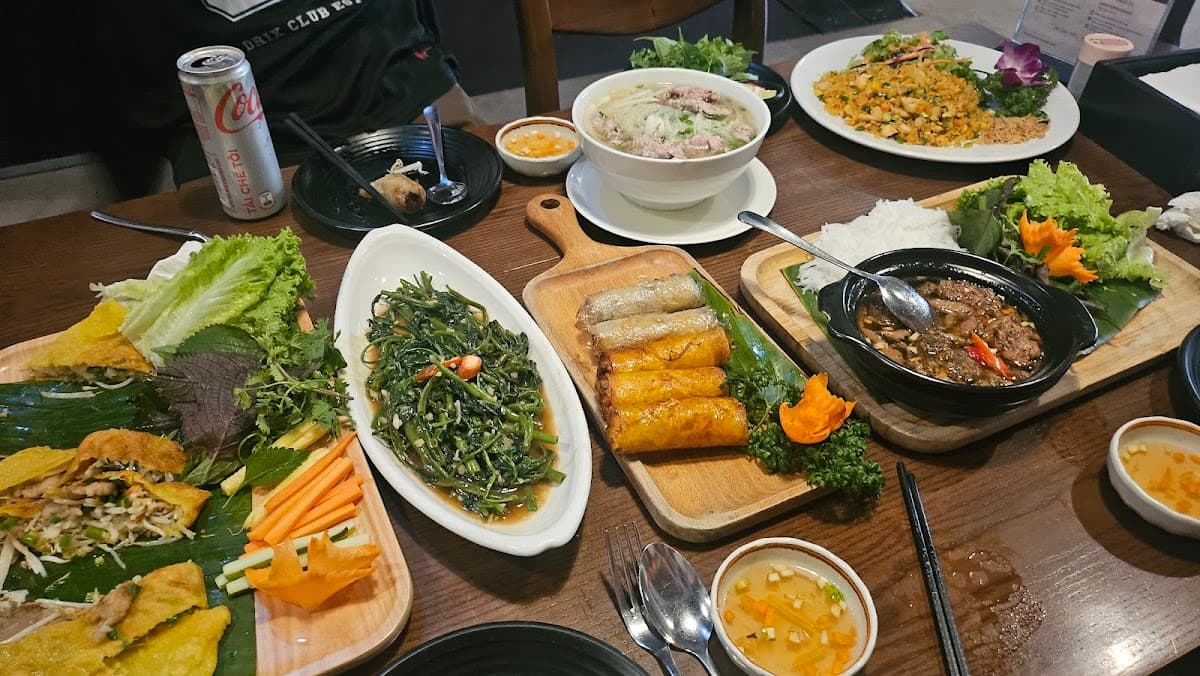 Hoang's Restaurant - Vietnamese Restaurant & Vegan Food thumbnail 3