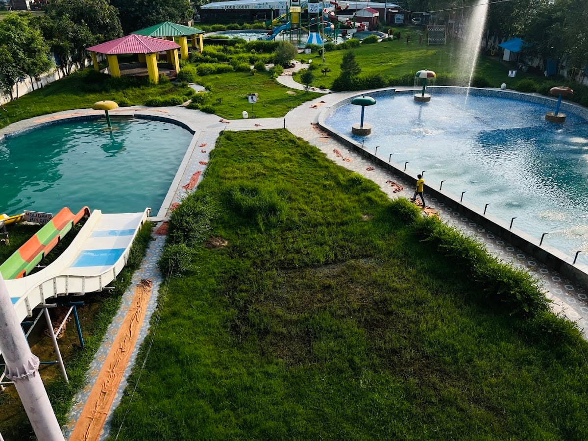 Holidays Fun City water park thumbnail 3