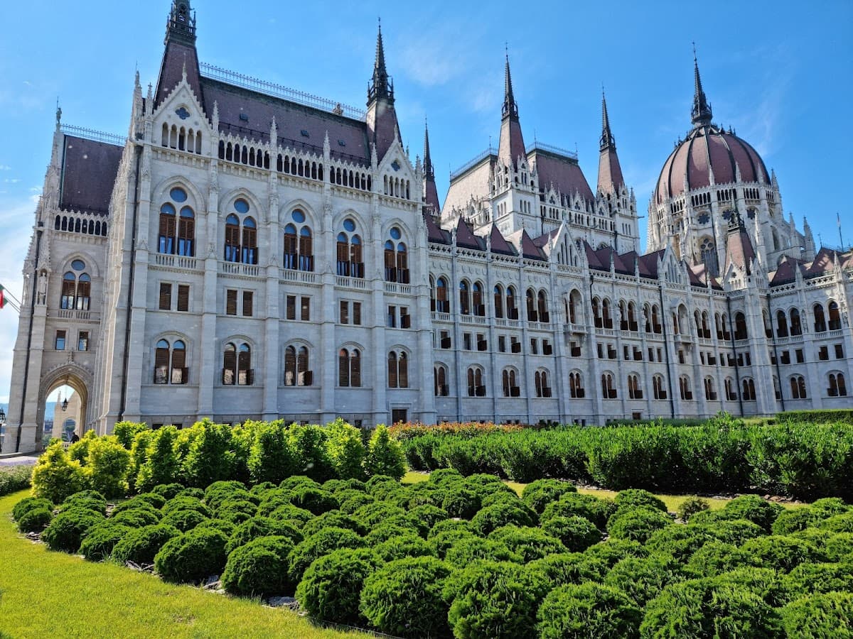 Hungarian Parliament Building thumbnail 2