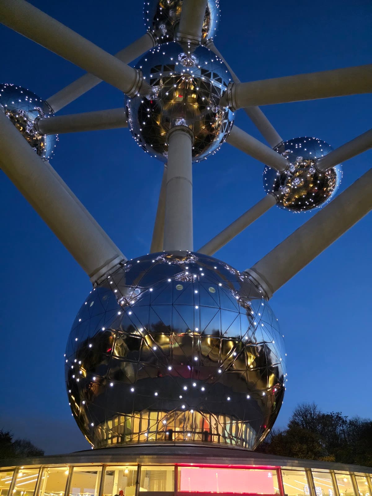 Atomium thumbnail 2