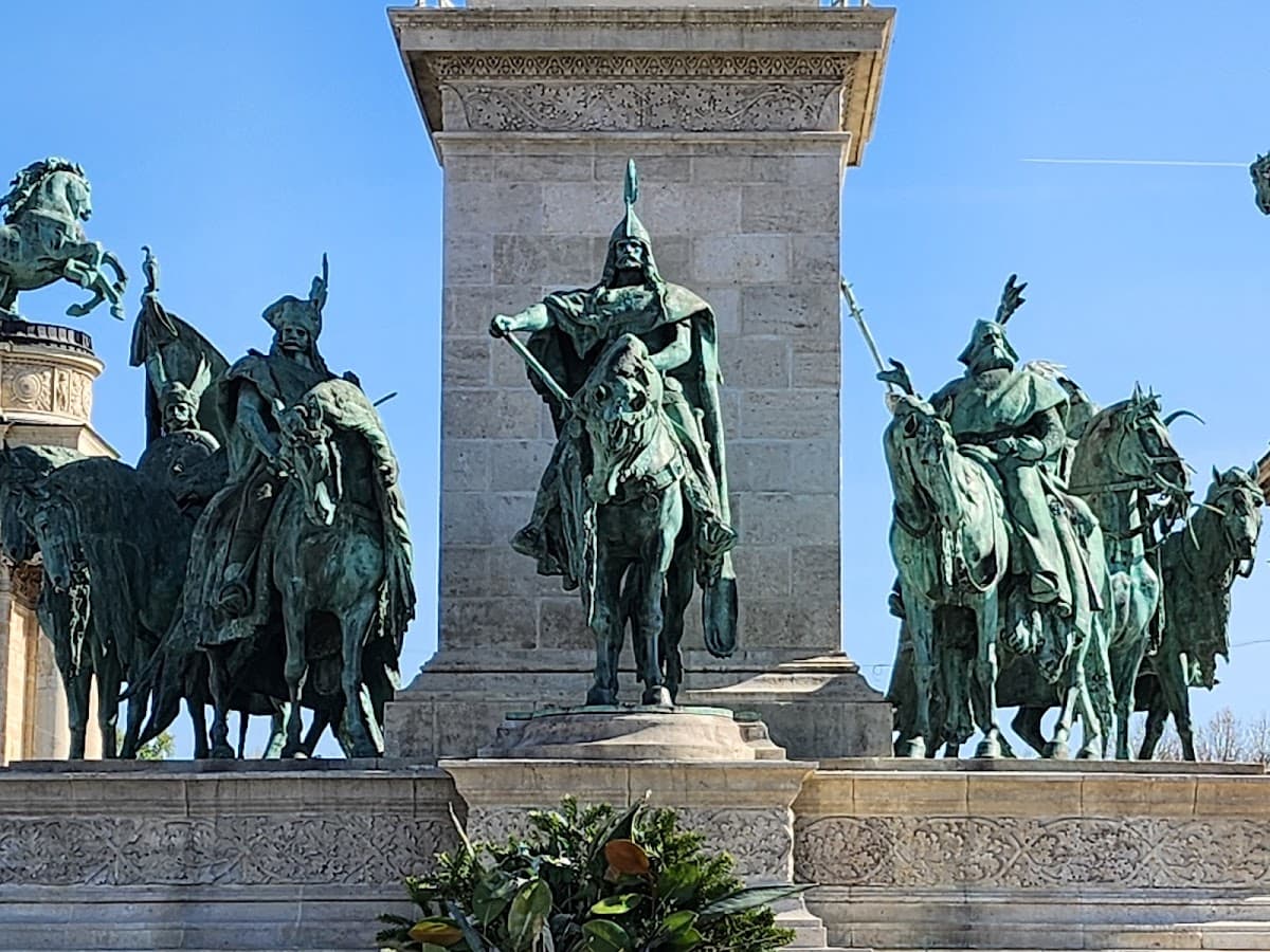 Heroes' Square thumbnail 3