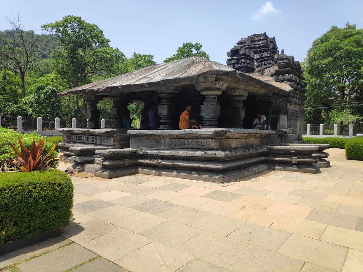 Kadamba Shri Mahadeva Temple, Tambdisurla thumbnail 2