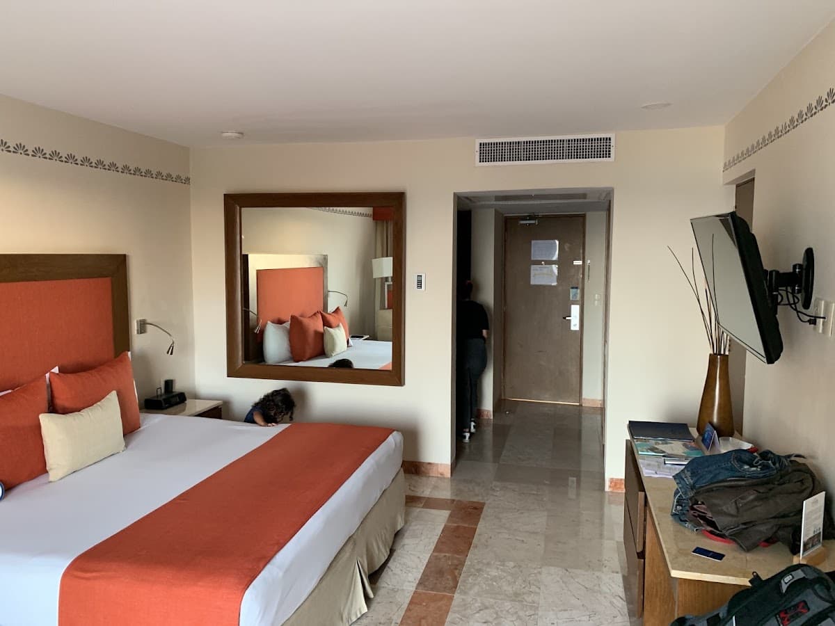 Grand Park Royal Cancún thumbnail 2