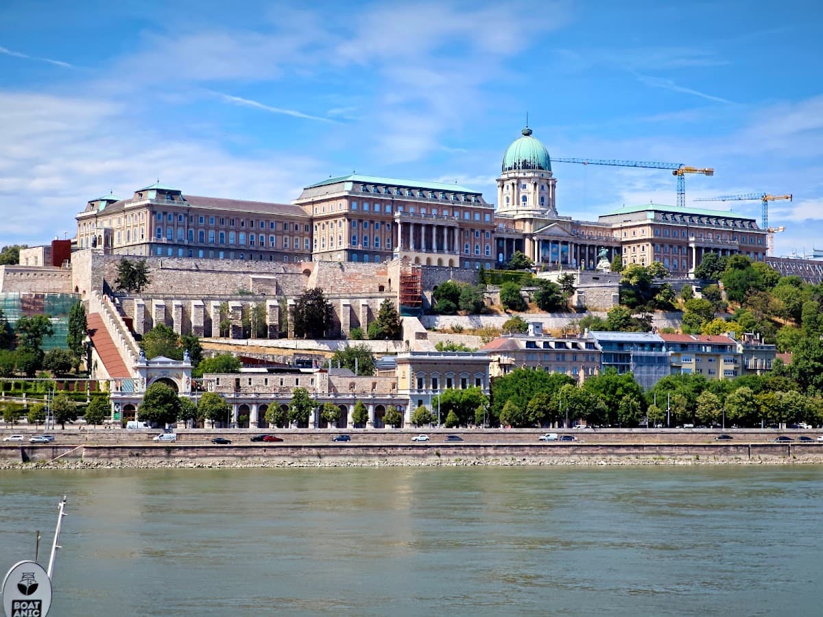 Buda Castle thumbnail 2