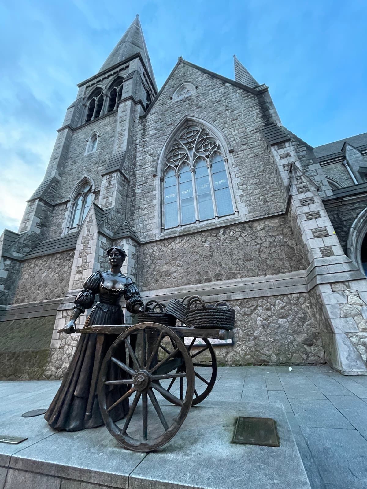 Molly Malone Statue thumbnail 2