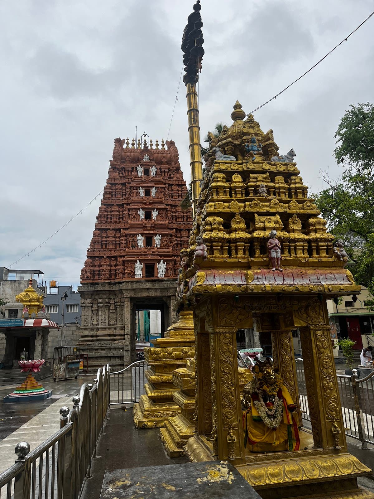 Shri Someshwara Swamy Temple (Halasuru) thumbnail 2