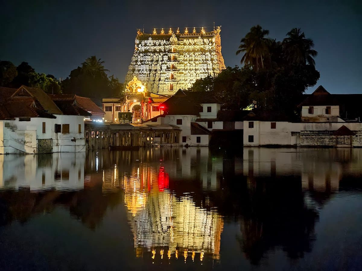 Sree Padmanabhaswamy Temple thumbnail 2